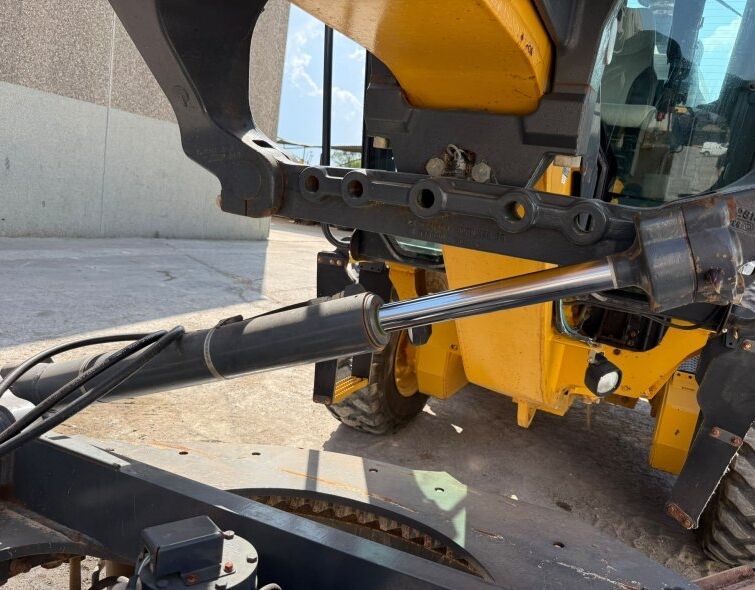 JOHN DEERE 772GP AWD **REGISTERED**